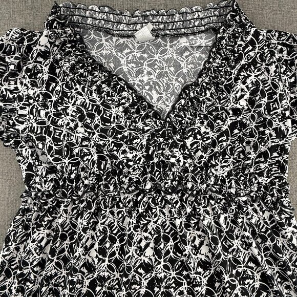 Lilly Lou Dress Black‎ & White V-Neck Cap Sleeves Petite Medium Stretchy Relaxed - Picture 3 of 11